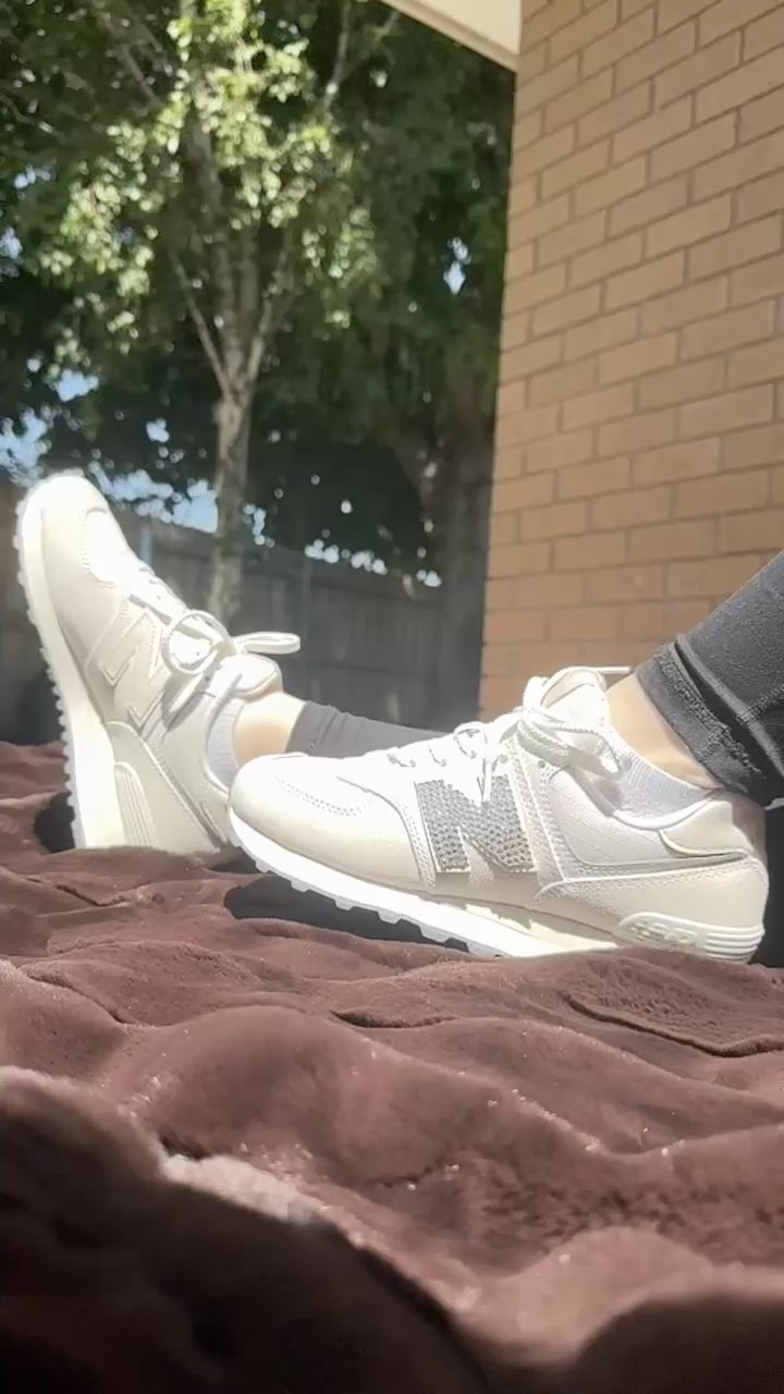 STRAZ Custom New Balance 574 - Beige